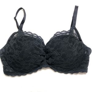 Victoria’s Secret 34C lined bra with cup lace